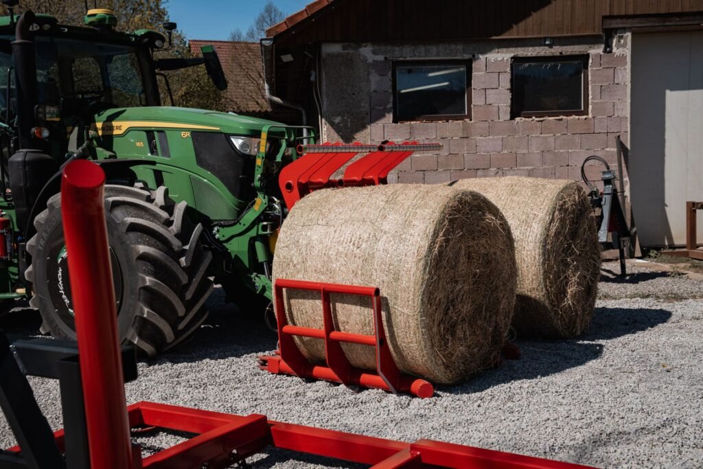 Individuell gefertigter Materialbehälter mit hydraulischer Austragung für landwirtschaftliche Anwendungen